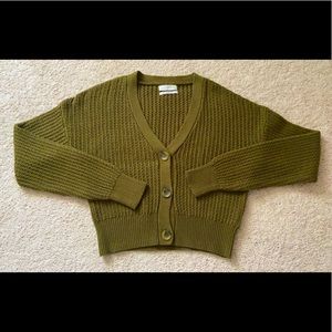 [URBAN OUTFITTERS] Cropped Olive Cardigan